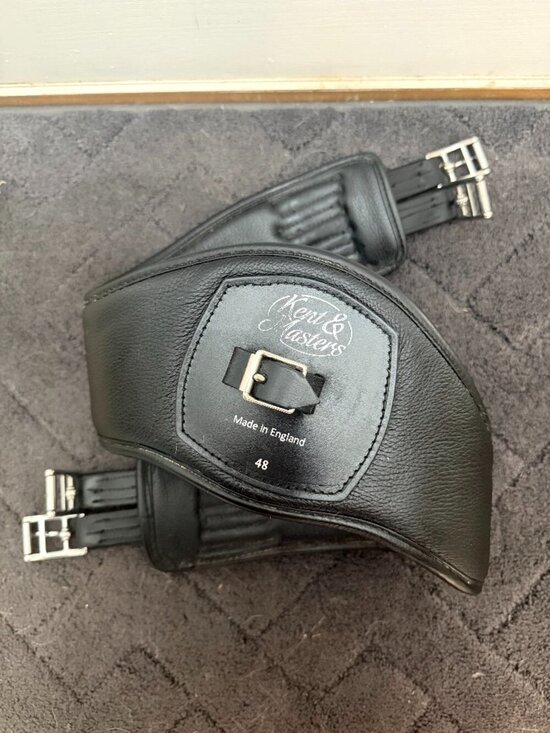 Kent & Masters Other - Kent & Masters - Anatomical Leather Jumping Girth - Black - 48"